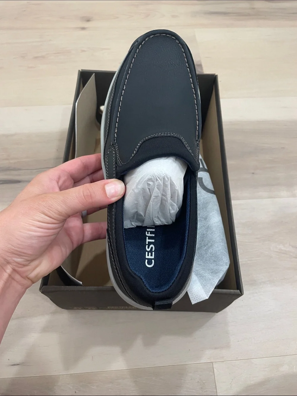 NWT Cestfini Men's Casual Walk Shoe in Black and Grey